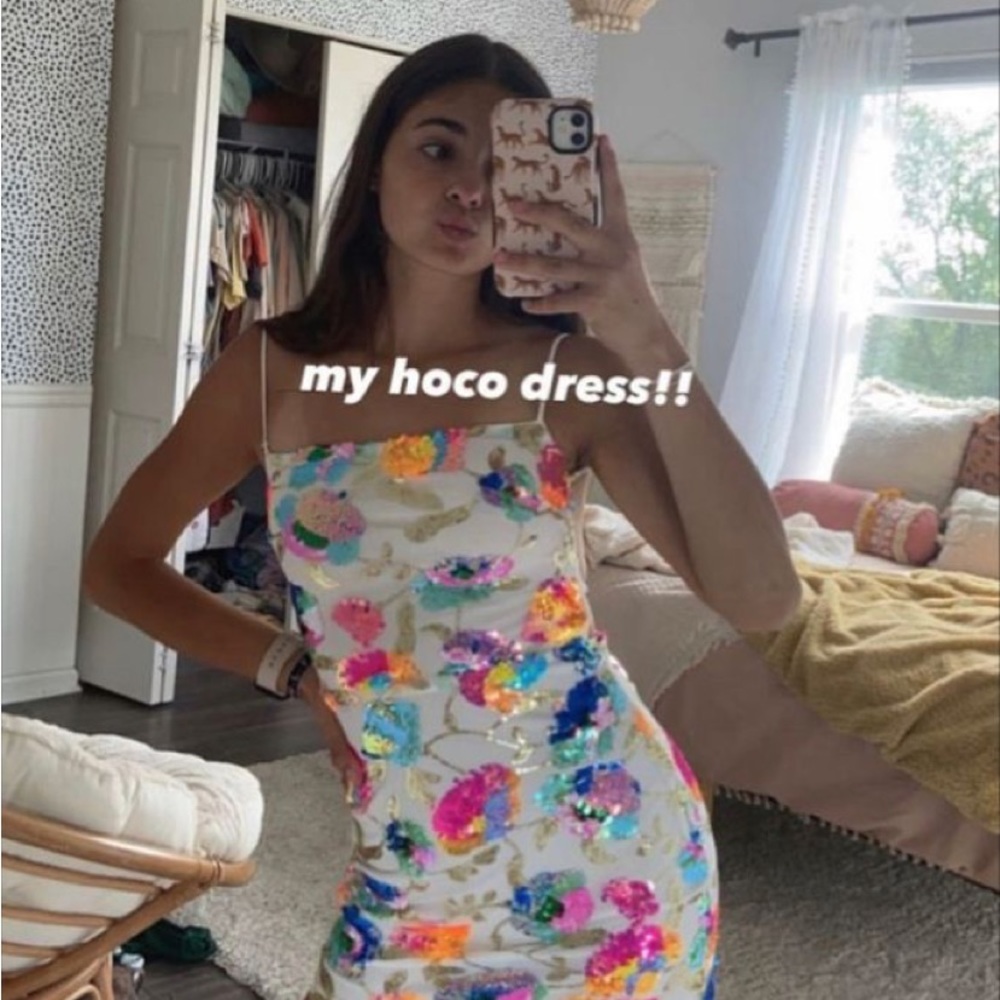 Looking for this dress (not for sale)